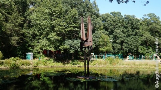The "Broken Wing" memorial in Lituanica Park, Beverly Shores, IN (image credit: Augustinas Zemaitis, global.truelithuania.com)
